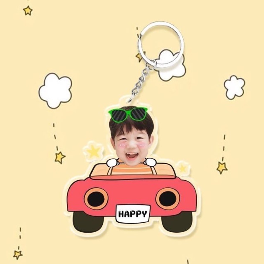 Móc khoá chibi bé trai lái xe