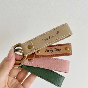 Móc khoá da khắc tên